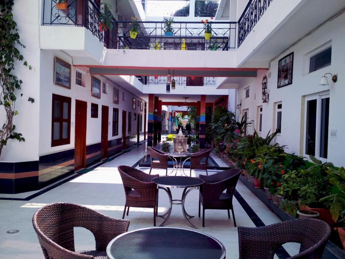 Hotel Harmony Кхаджурахо Экстерьер фото
